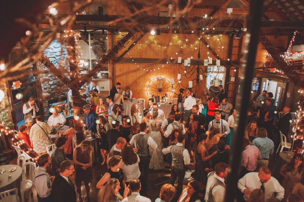 48-barn-reception-with-string-lights-at-ostertag-vistas