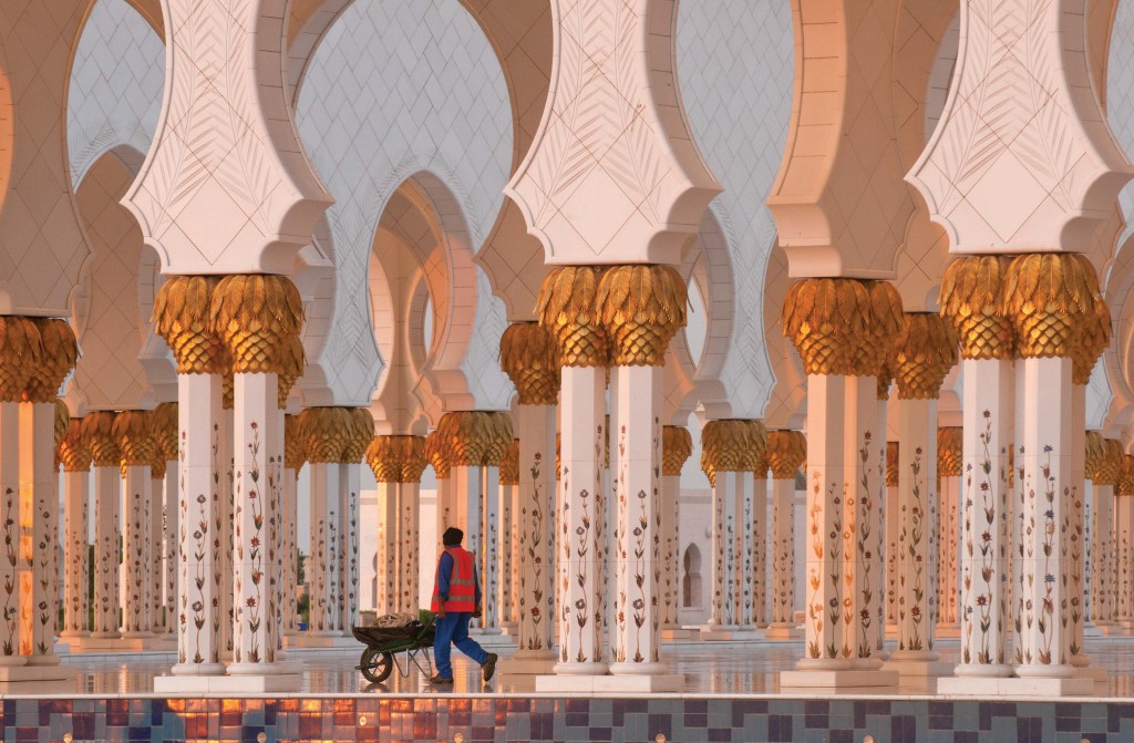 p.54-Sheikh Zayed Grand Mosqu in Abu Dhabi-Nikon D3x, Nikkor 70–300mm lens, f-22 for 1-50 sec, ISO 200--from Bryan Peterson--Learning to See Creatively--Amphoto Books 2015