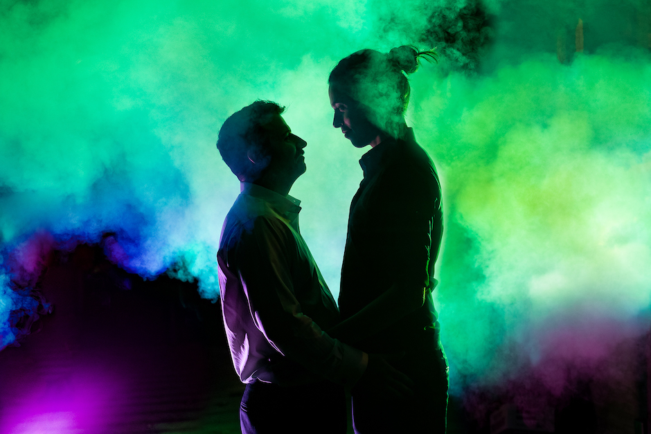 smoke bomb photo technique in two grooms portrait.