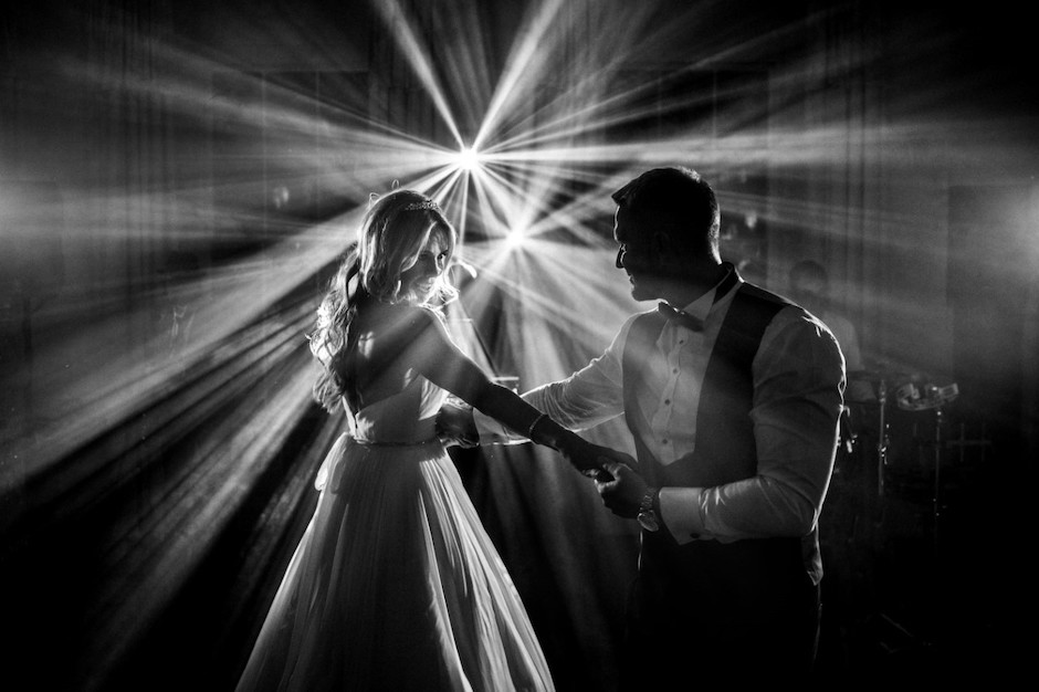 documentary approach of wedding in black and white.